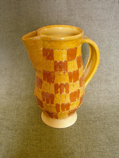 http://www.poteriedesgrandsbois.com/files/gimgs/th-31_PCH024-02-poterie-médiéval-des grands bois-pichets-pichet.jpg